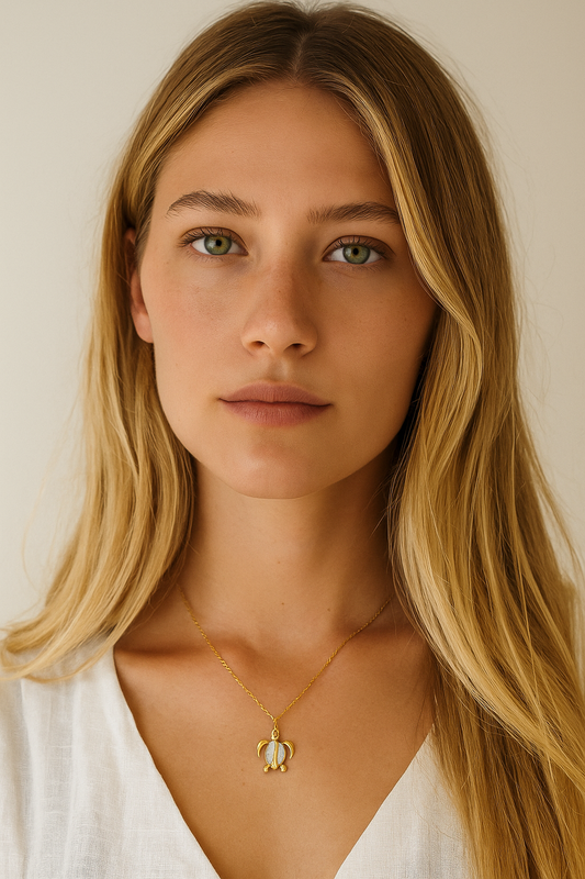 Dive into Coastal Chic: The Peri'sbox Starfish & Conch Pendant Necklace
